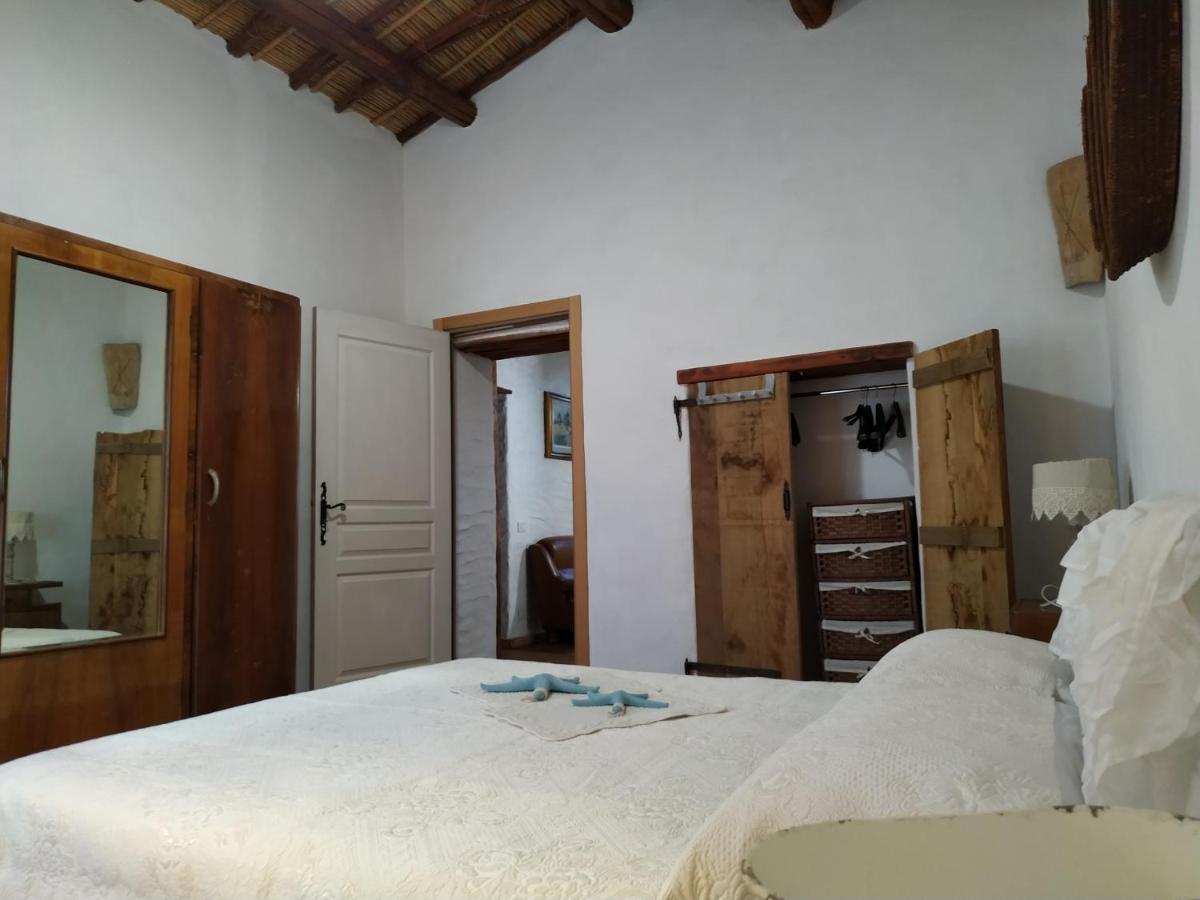 Domus Antiga Appartamenti San Giovanni Suèrgiu Exteriör bild
