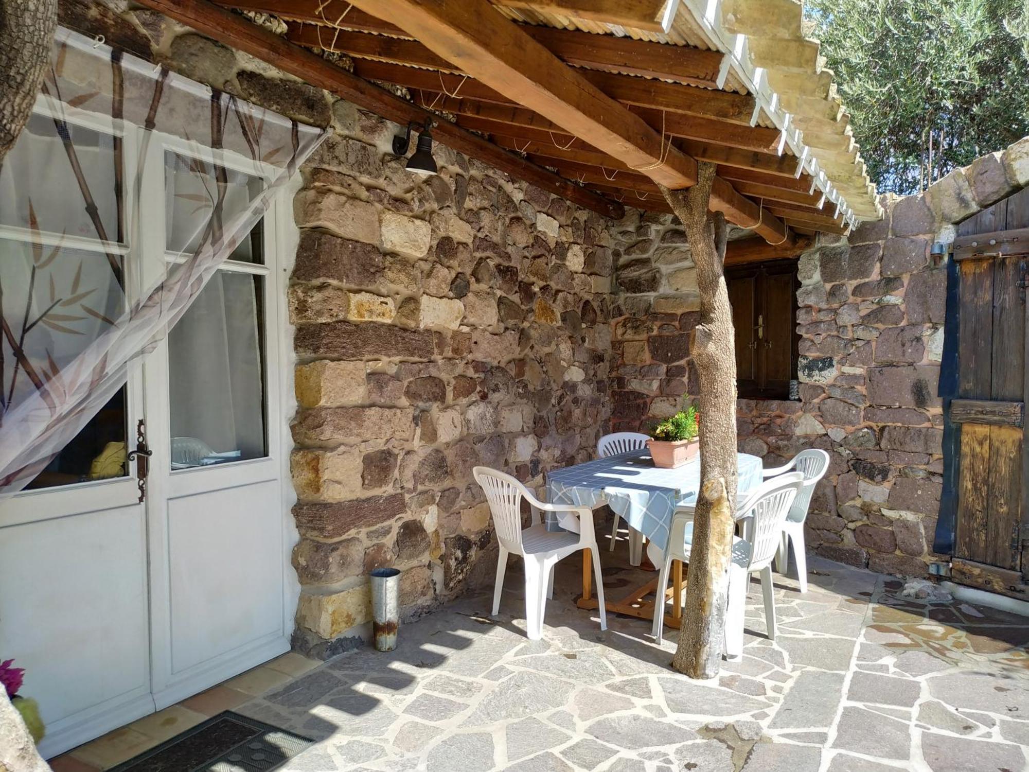 Domus Antiga Appartamenti San Giovanni Suèrgiu Exteriör bild